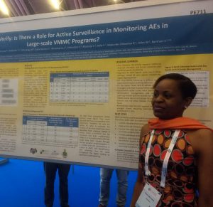 Phiona Marongwe presents her poster at the AIDS 2018 Conference.